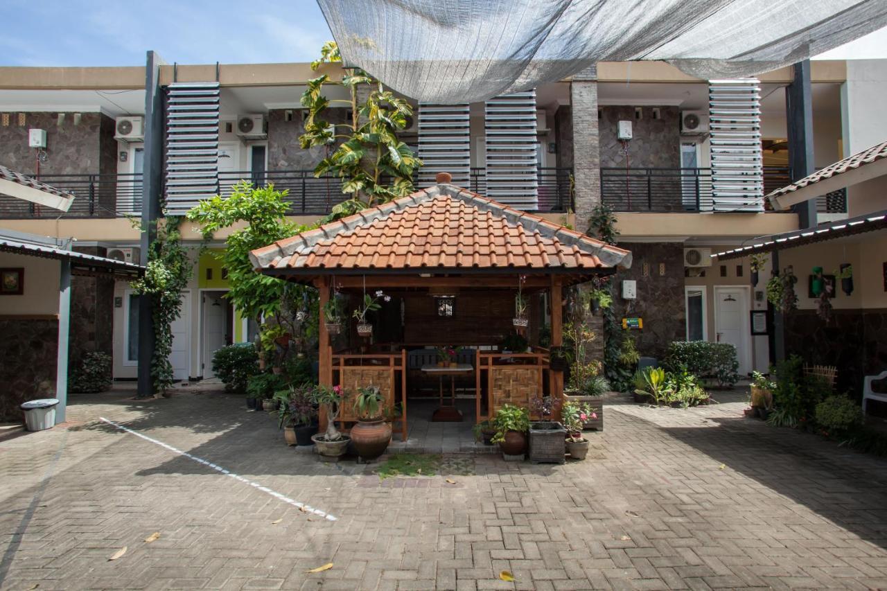 Reddoorz Syariah @ Jalan Mendut Banyuwangi Hotel บันยูวังงี ภายนอก รูปภาพ