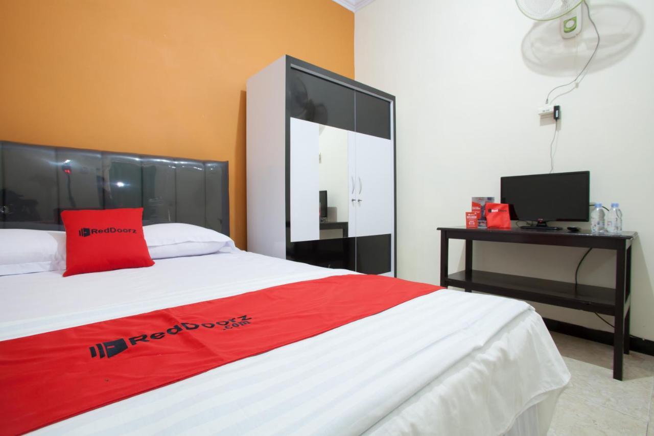 Reddoorz Syariah @ Jalan Mendut Banyuwangi Hotel บันยูวังงี ภายนอก รูปภาพ