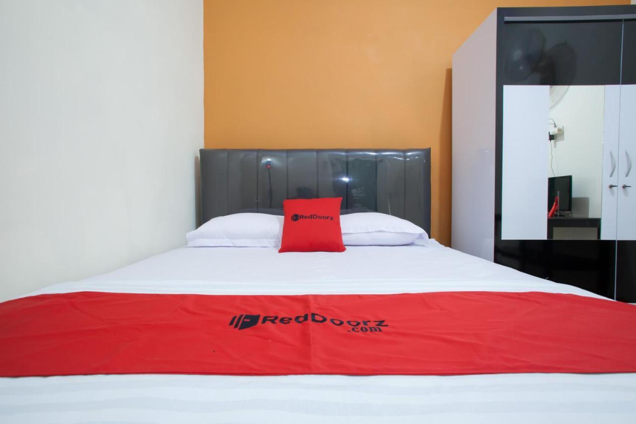 Reddoorz Syariah @ Jalan Mendut Banyuwangi Hotel บันยูวังงี ภายนอก รูปภาพ