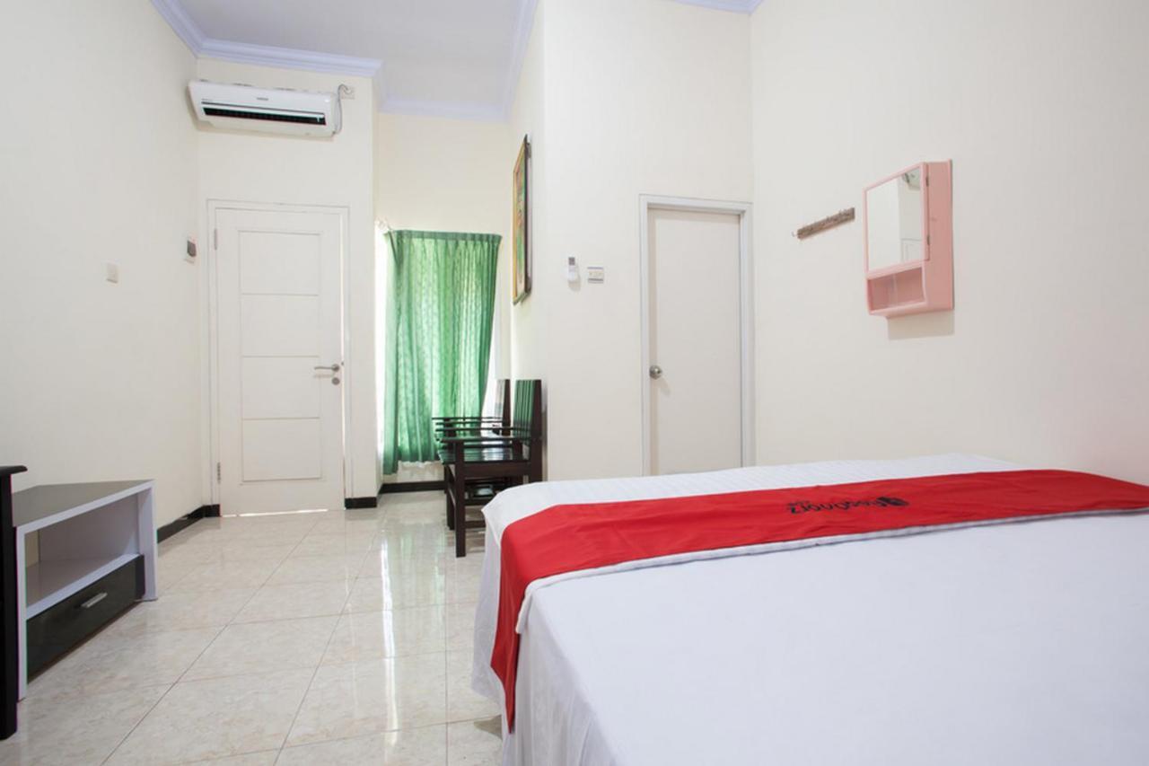 Reddoorz Syariah @ Jalan Mendut Banyuwangi Hotel บันยูวังงี ภายนอก รูปภาพ
