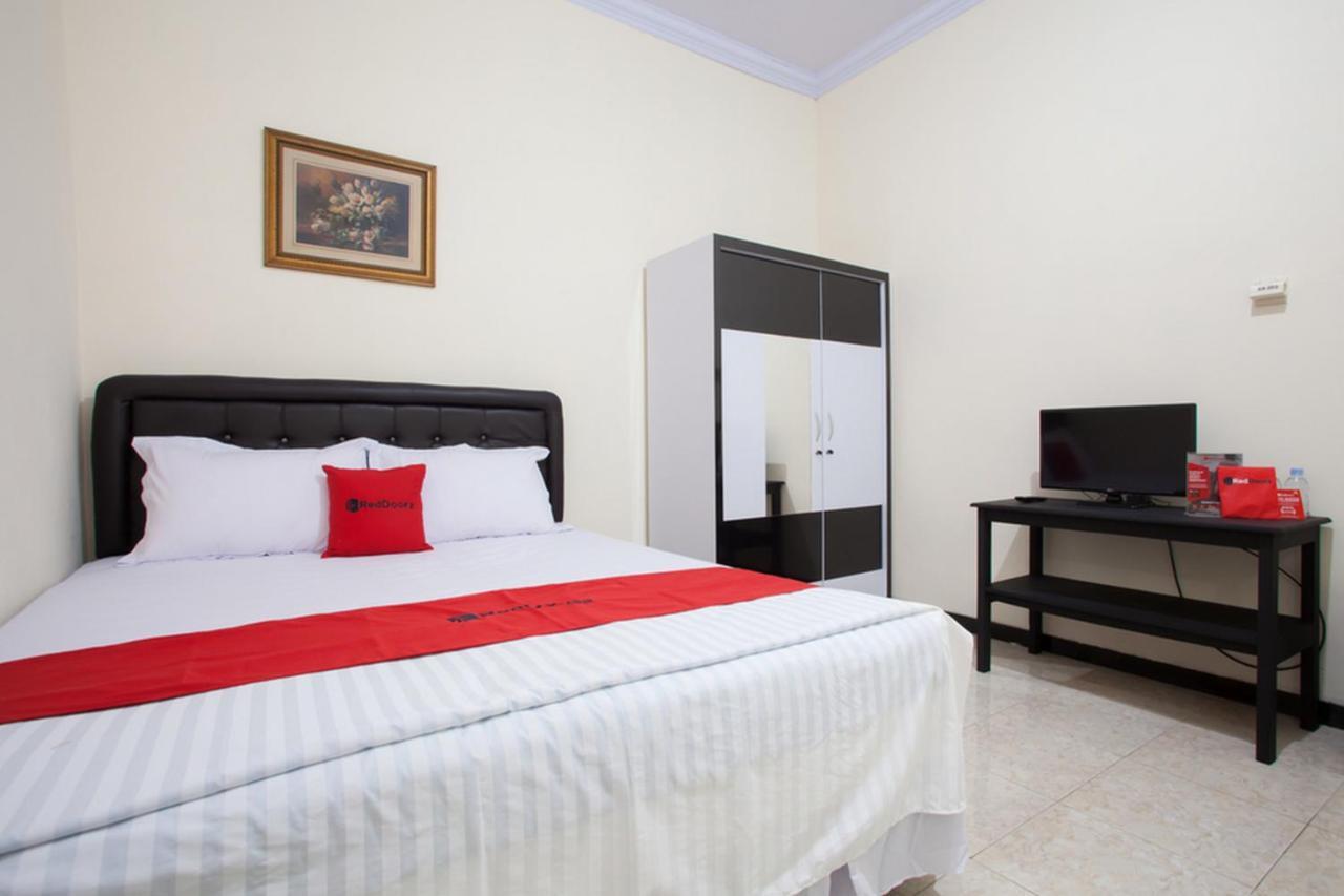 Reddoorz Syariah @ Jalan Mendut Banyuwangi Hotel บันยูวังงี ภายนอก รูปภาพ