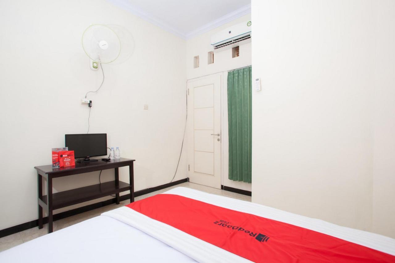 Reddoorz Syariah @ Jalan Mendut Banyuwangi Hotel บันยูวังงี ภายนอก รูปภาพ